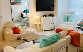 Stunning Seafront House With Garden And Private Parking